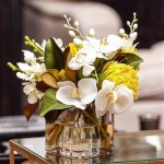 How To Create An Eye-Catching Coffee Table Arrangement With Flowers